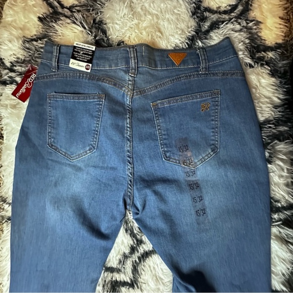 Red bottoms, advanced stretching, booty, lifting.